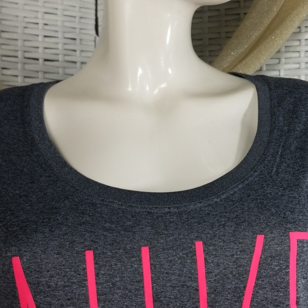 Nike Dri-Fit T-shirt - Picture 2 of 7